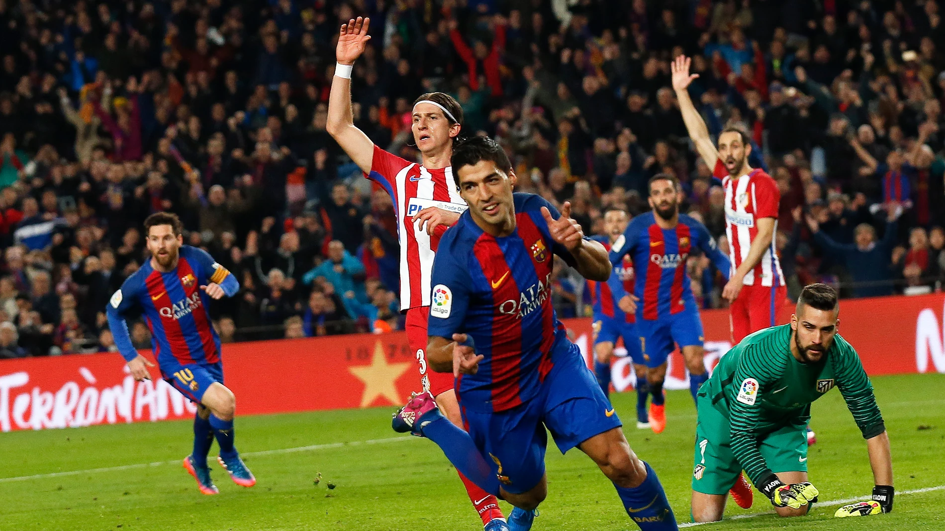 Luis Suárez celebra su gol contra el Atlético de Madrid