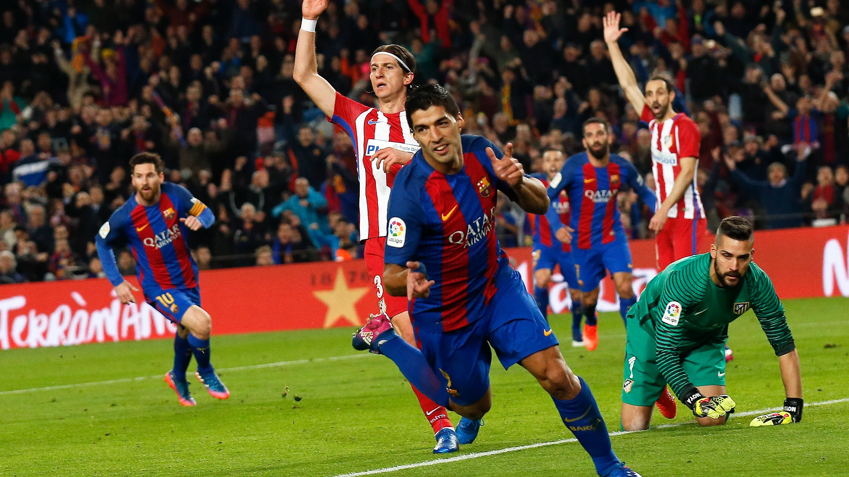 Luis Suárez celebra su gol contra el Atlético de Madrid