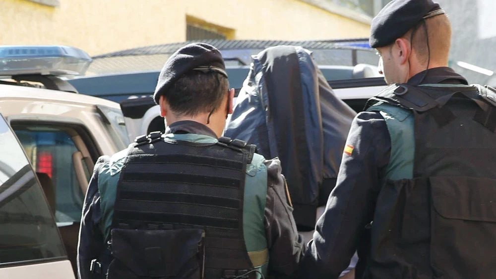 Imagen de archivo de una detención por parte de la Guardia Civil Imagen de archivo de una detención por parte de la Guardia Civil