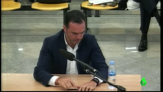 Frame 23.429526 de: llorando gurtel Frame 23.429526 de: llorando gurtel