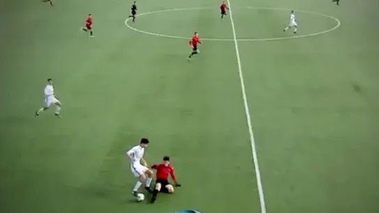 Theo Zidane deja en el suelo a un rival Theo Zidane deja en el suelo a un rival