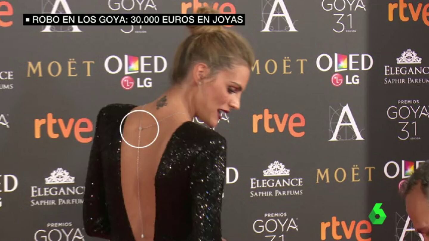 Frame 6.965438 de: La Polic&iacute;a investiga el robo de 30.000 euros en joyas en la gala de los Goya
