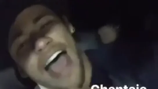 Neymar, cantando 'Chantaje' en su coche Neymar, cantando 'Chantaje' en su coche
