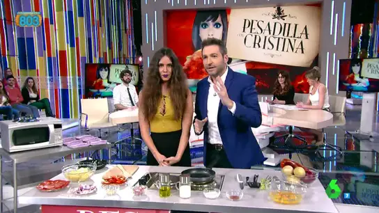 Cristina Pedroche cocina una 'Spanish tortilla' Cristina Pedroche cocina una 'Spanish tortilla'