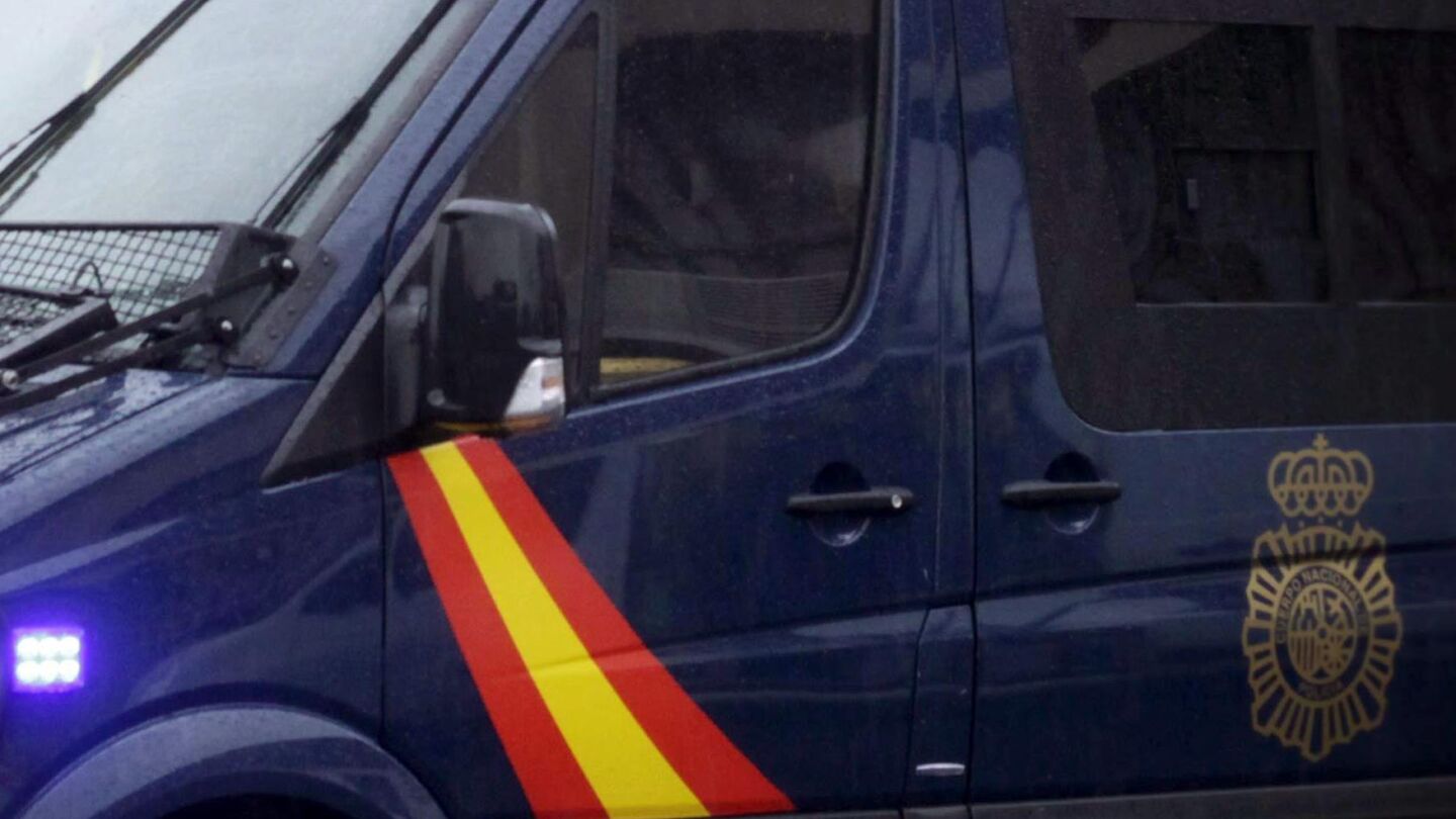 Furg&oacute;n de la Polic&iacute;a Nacional
