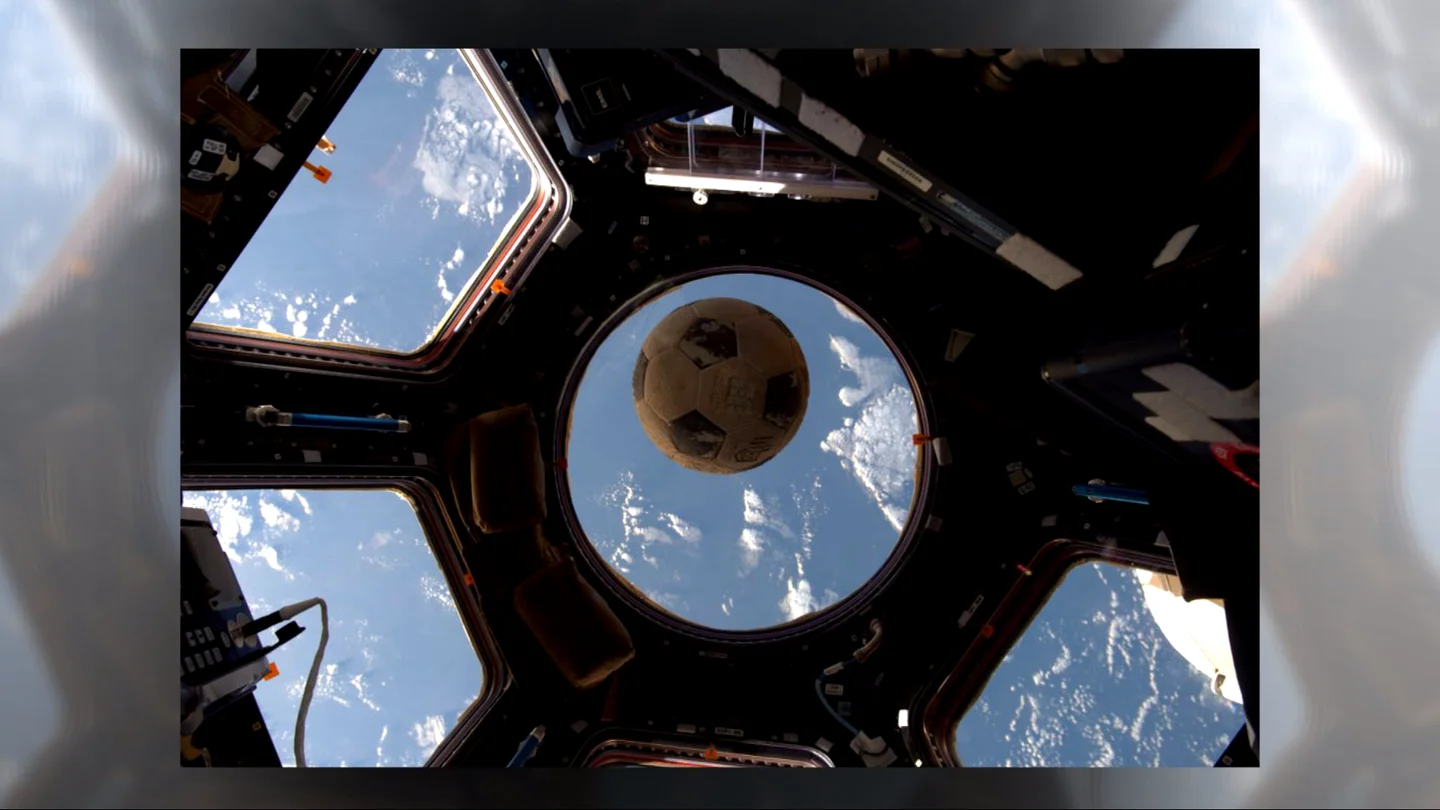 El balón que llegó al espacio 31 años después El balón que llegó al espacio 31 años después