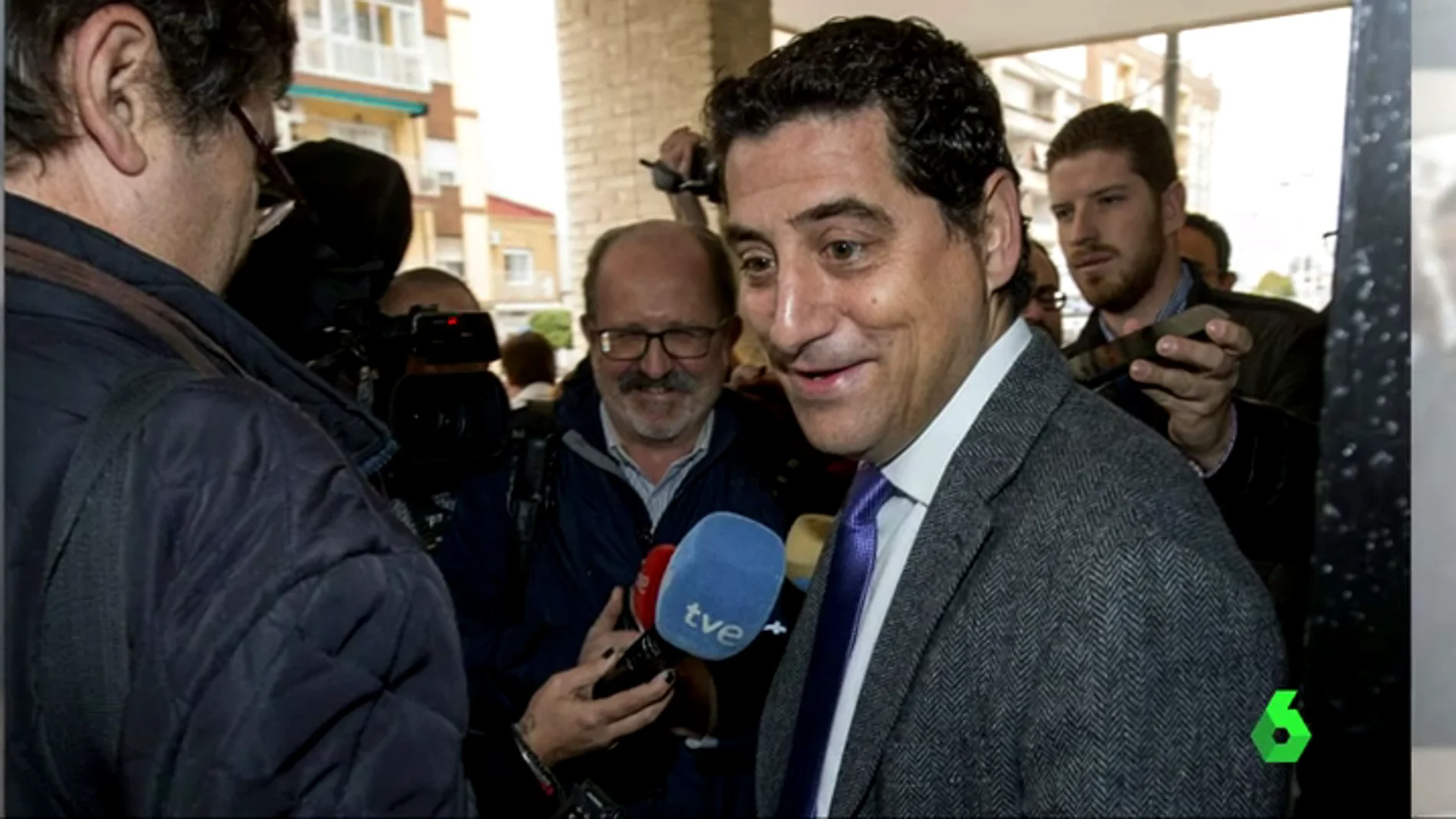 Frame 6.531278 de: Asaltan por segunda vez la casa del fiscal que investiga casos de corrupción en Murcia