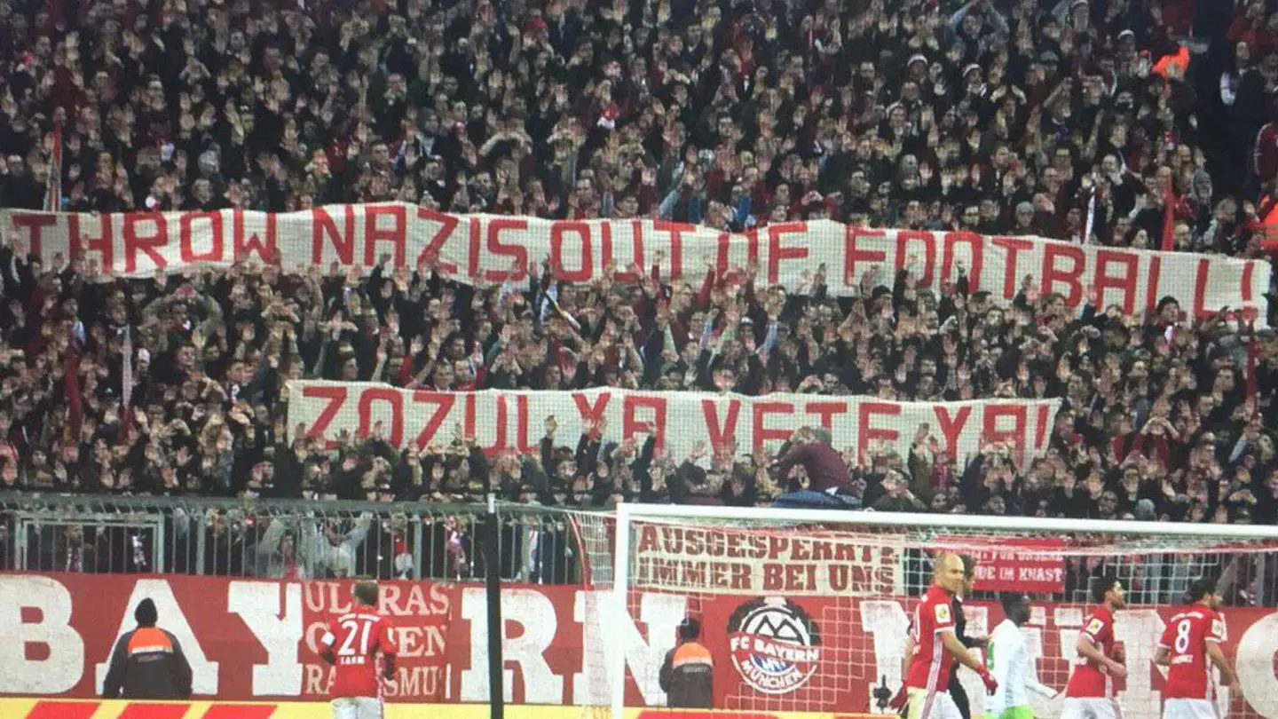 Pancarta desplegada en el Allianz Arena en contra de Zozulya Pancarta desplegada en el Allianz Arena en contra de Zozulya