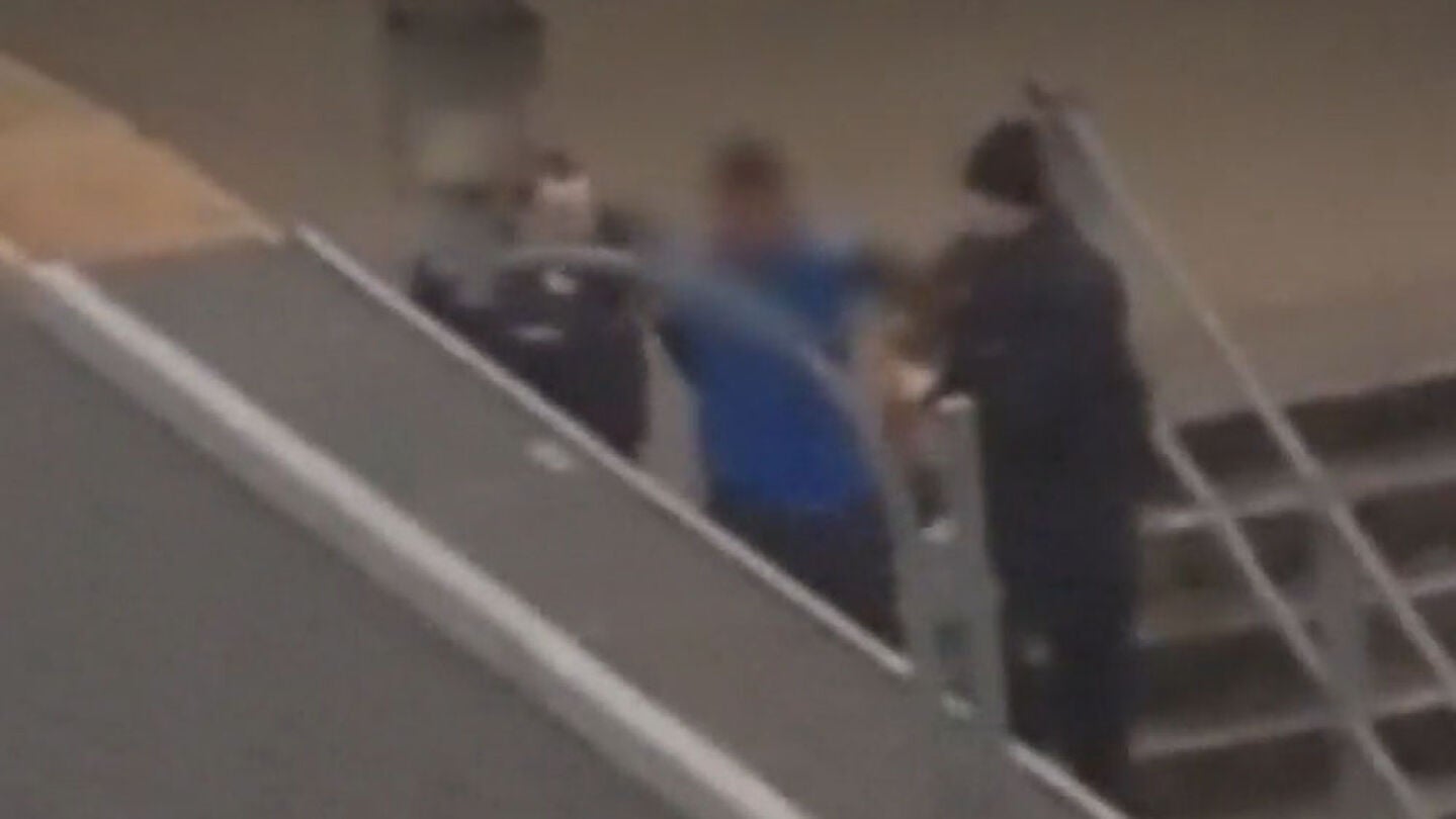 Momento de la detenci&oacute;n del joven violado en Francia