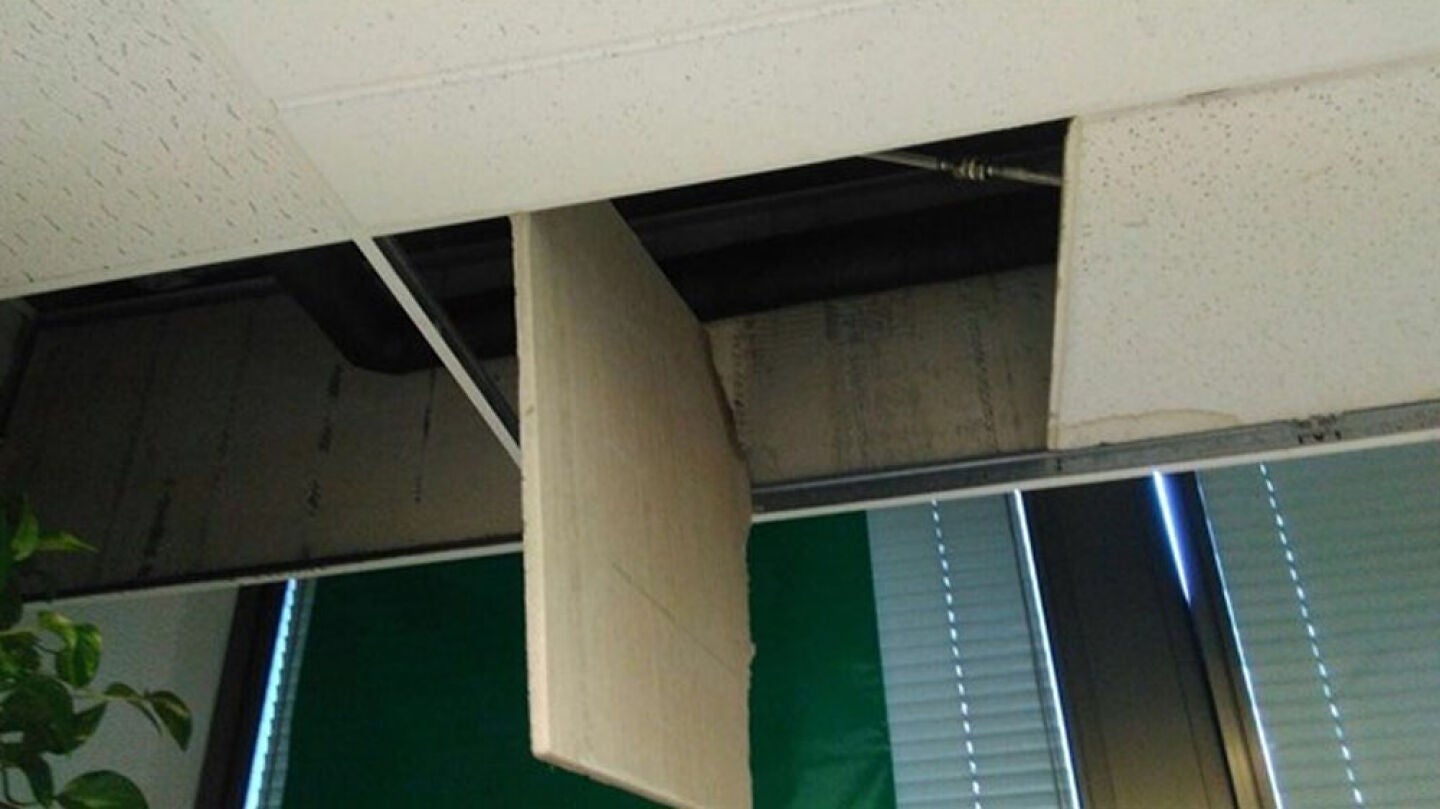 Techo desprendido en los juzgados de Plaza de Castilla