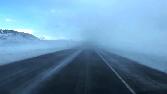 Tempestad en medio de una carretera Tempestad en medio de una carretera
