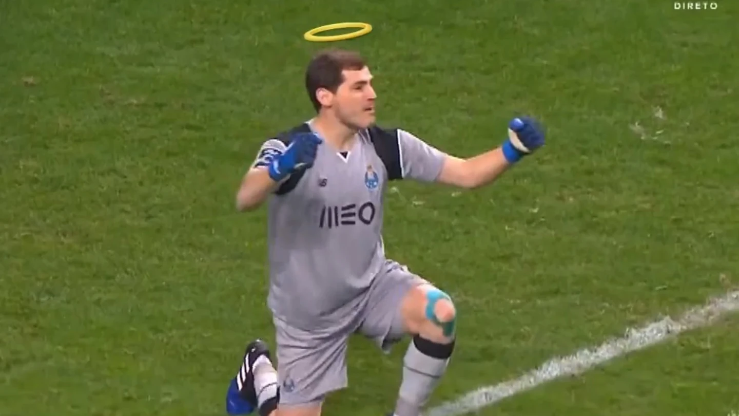 Iker Casillas con la santa corona Iker Casillas con la santa corona