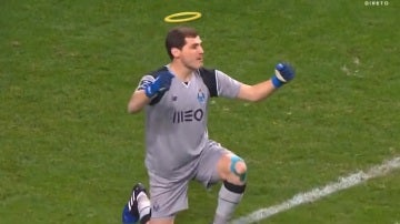 Iker Casillas con la santa corona