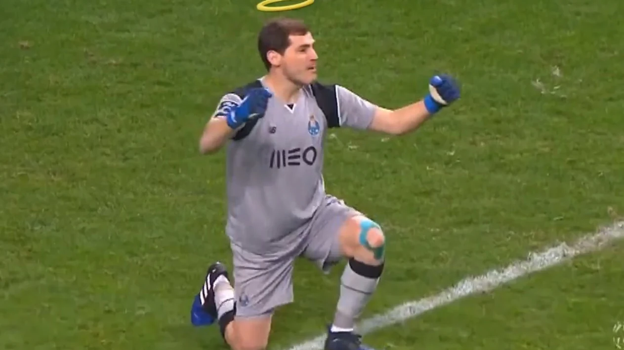 Iker Casillas con la santa corona Iker Casillas con la santa corona