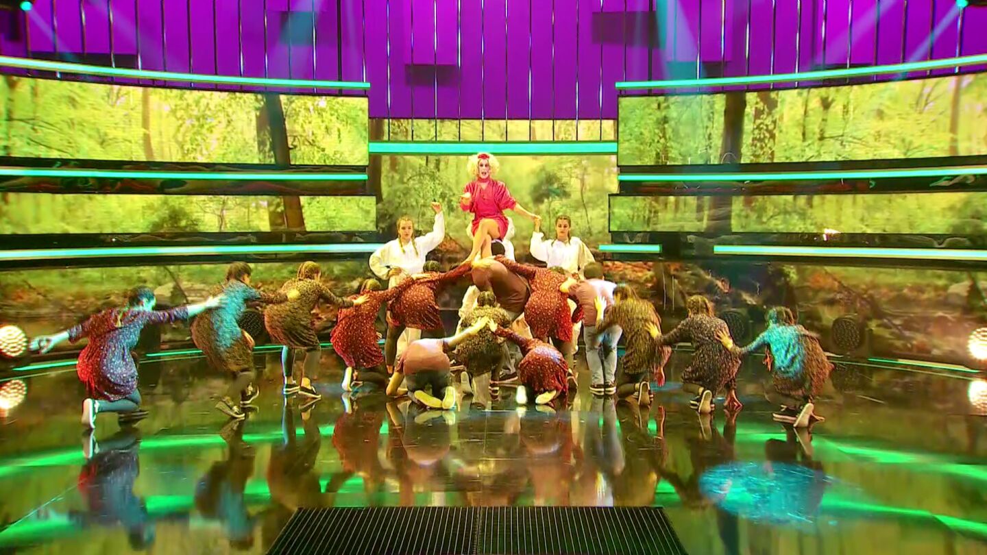 Pyramid Megacrew