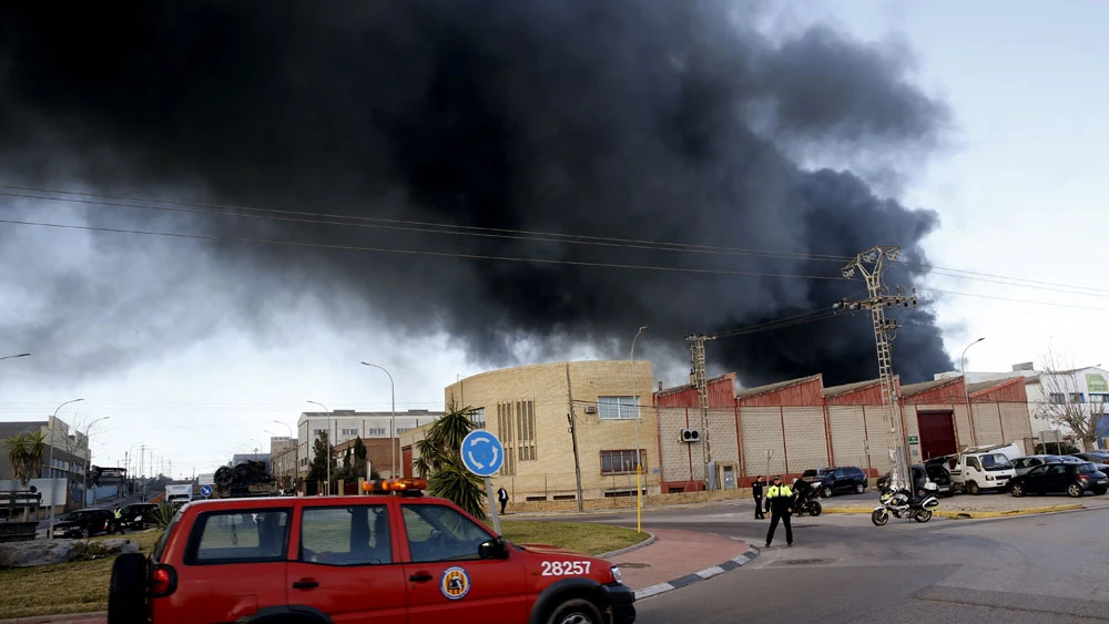 Nube de humo en Paterna