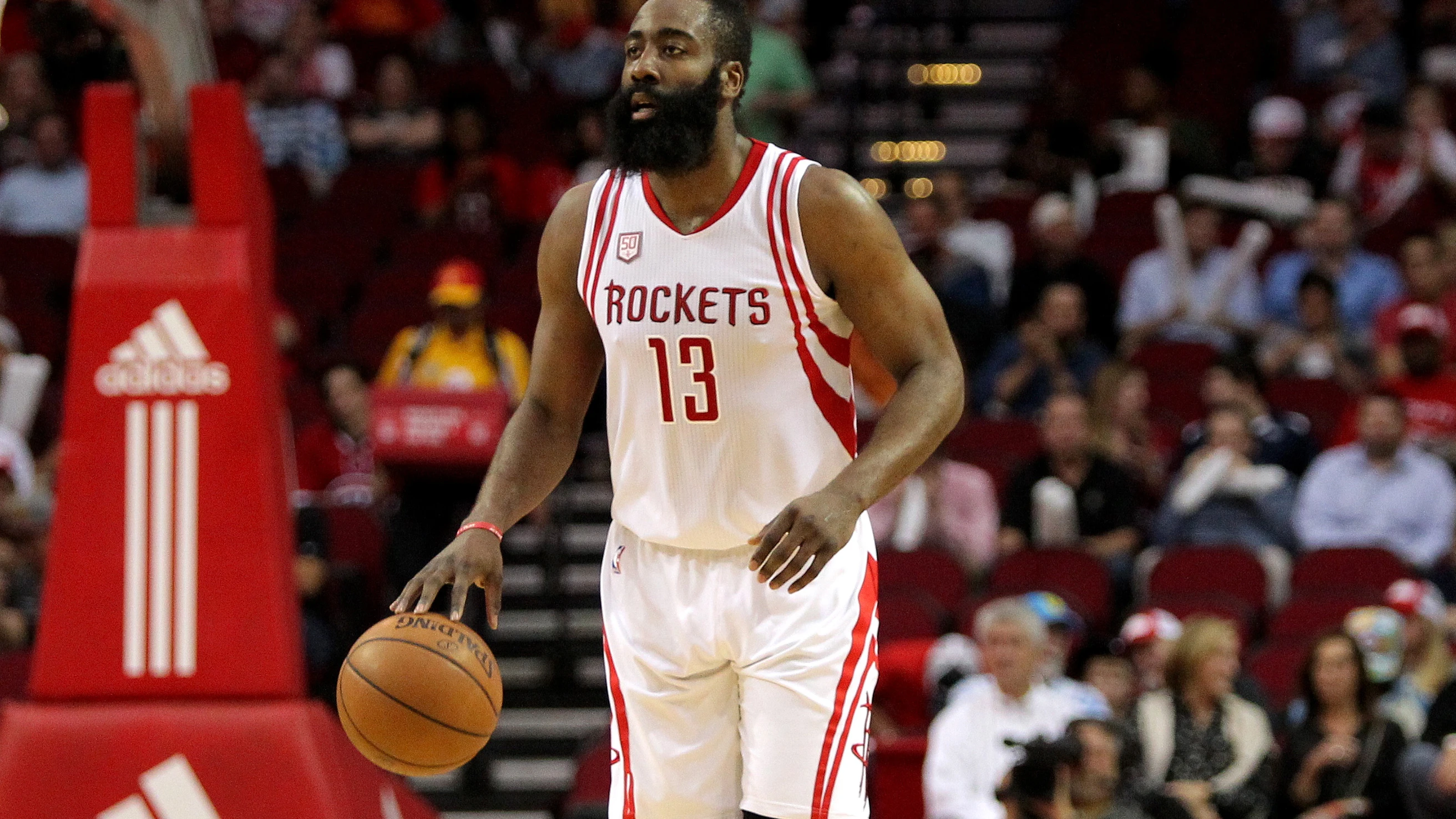 James Harden dirige el ataque de los Rockets