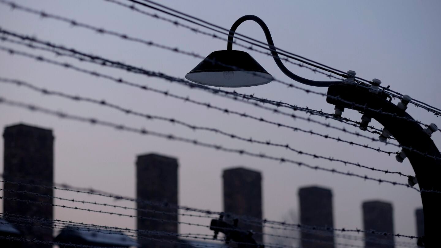 Alambrada de espino en el campo de concentraci&oacute;n de Auschwitz
