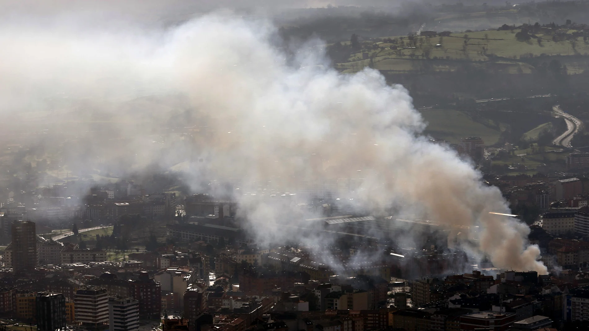 Incendio de un bazar chino en Oviedo