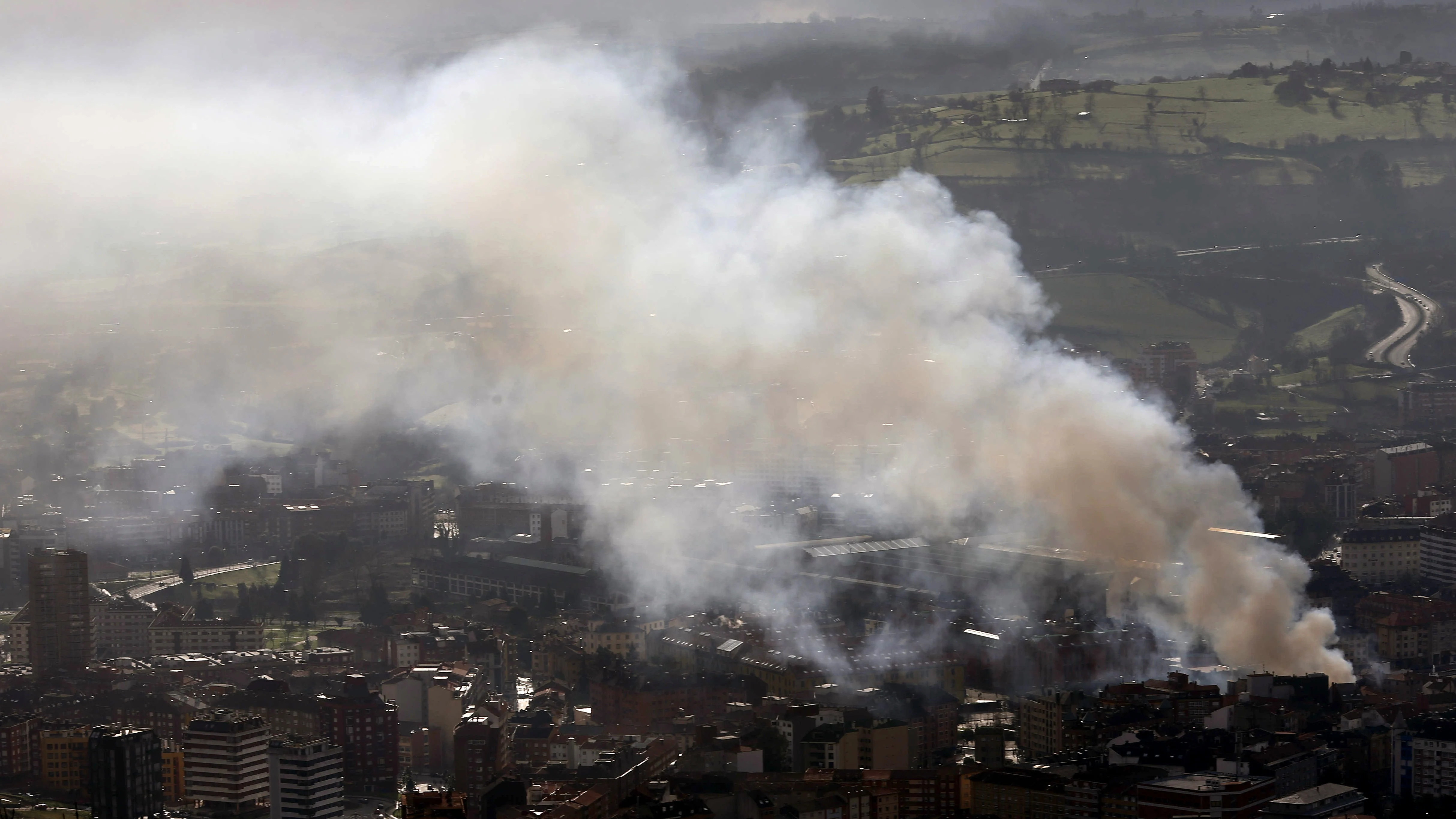 Incendio de un bazar chino en Oviedo Incendio de un bazar chino en Oviedo