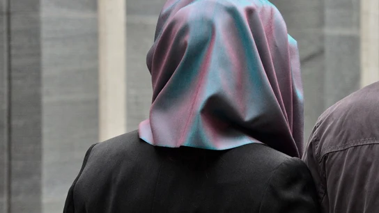 Imagen de archivo de una mujer con hiyab Imagen de archivo de una mujer con hiyab