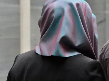 Imagen de archivo de una mujer con hiyab