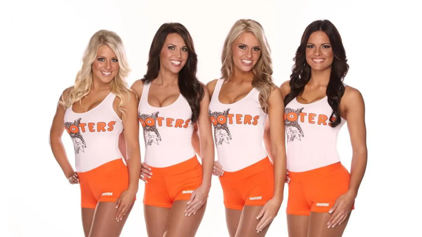 Varias camareras de Hooters Varias camareras de Hooters
