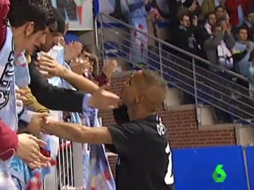 Deyverson, junto a la afición del Celta Deyverson, junto a la afición del Celta