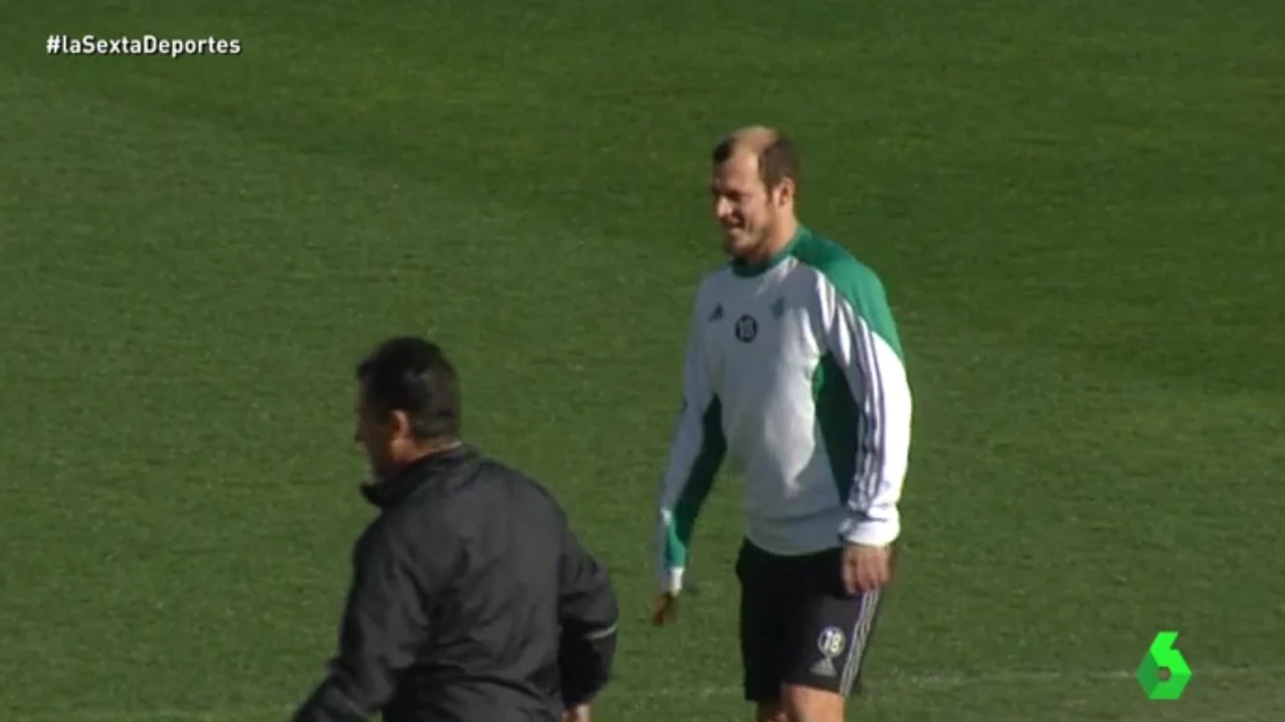 Zozulya se entrena con el Betis Zozulya se entrena con el Betis