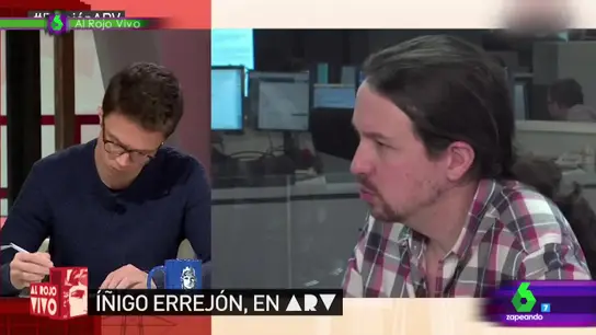 Esto es lo que ‘hacía’ Íñigo Errejón mientras escuchaba lo que decía de él Pablo Iglesias Esto es lo que ‘hacía’ Íñigo Errejón mientras escuchaba lo que decía de él Pablo Iglesias