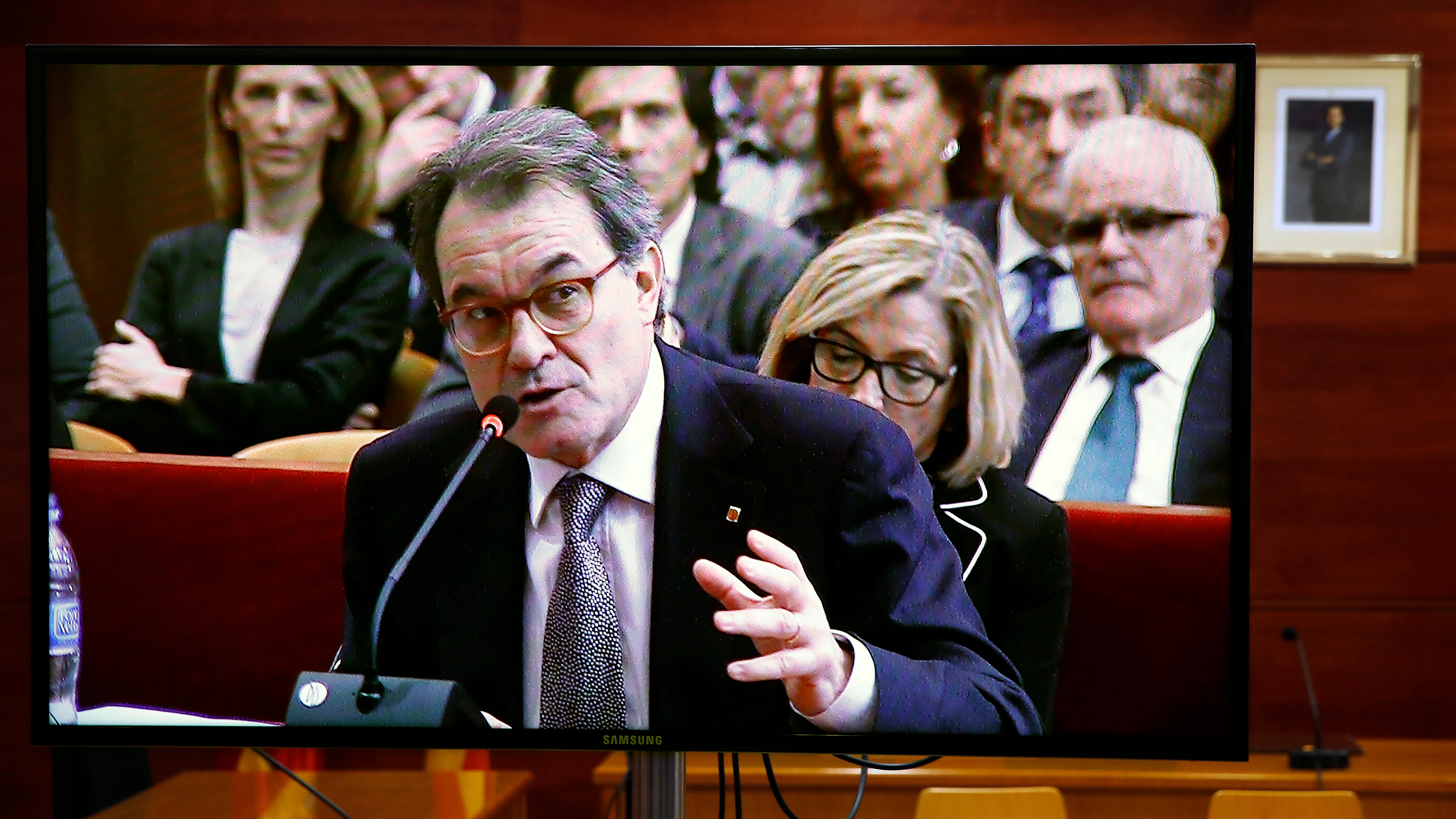 Vista de una pantalla en una de las salas de prensa durante la declaración de Artur Mas