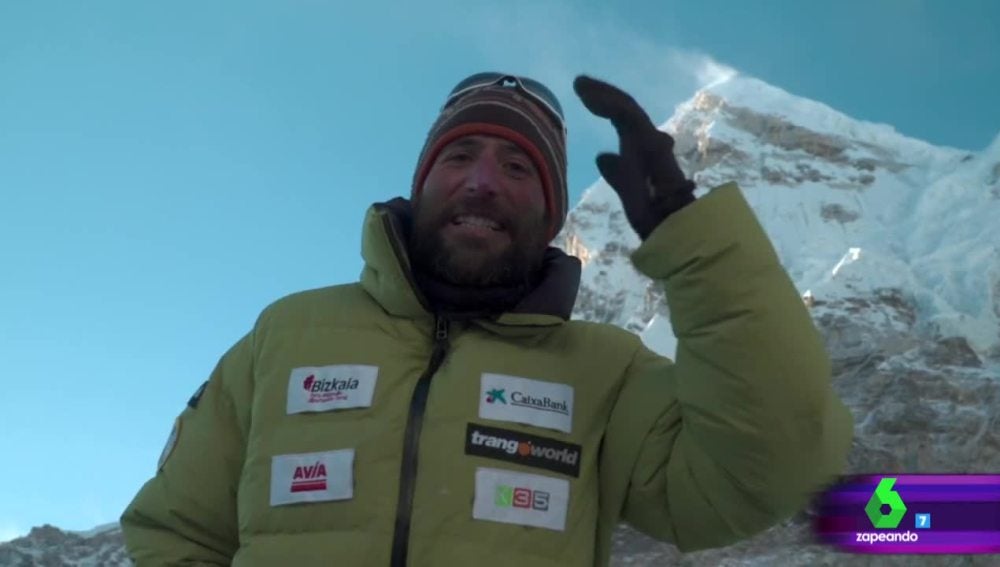 Alex Txikon manda un saludo desde el Everest a Zapeando