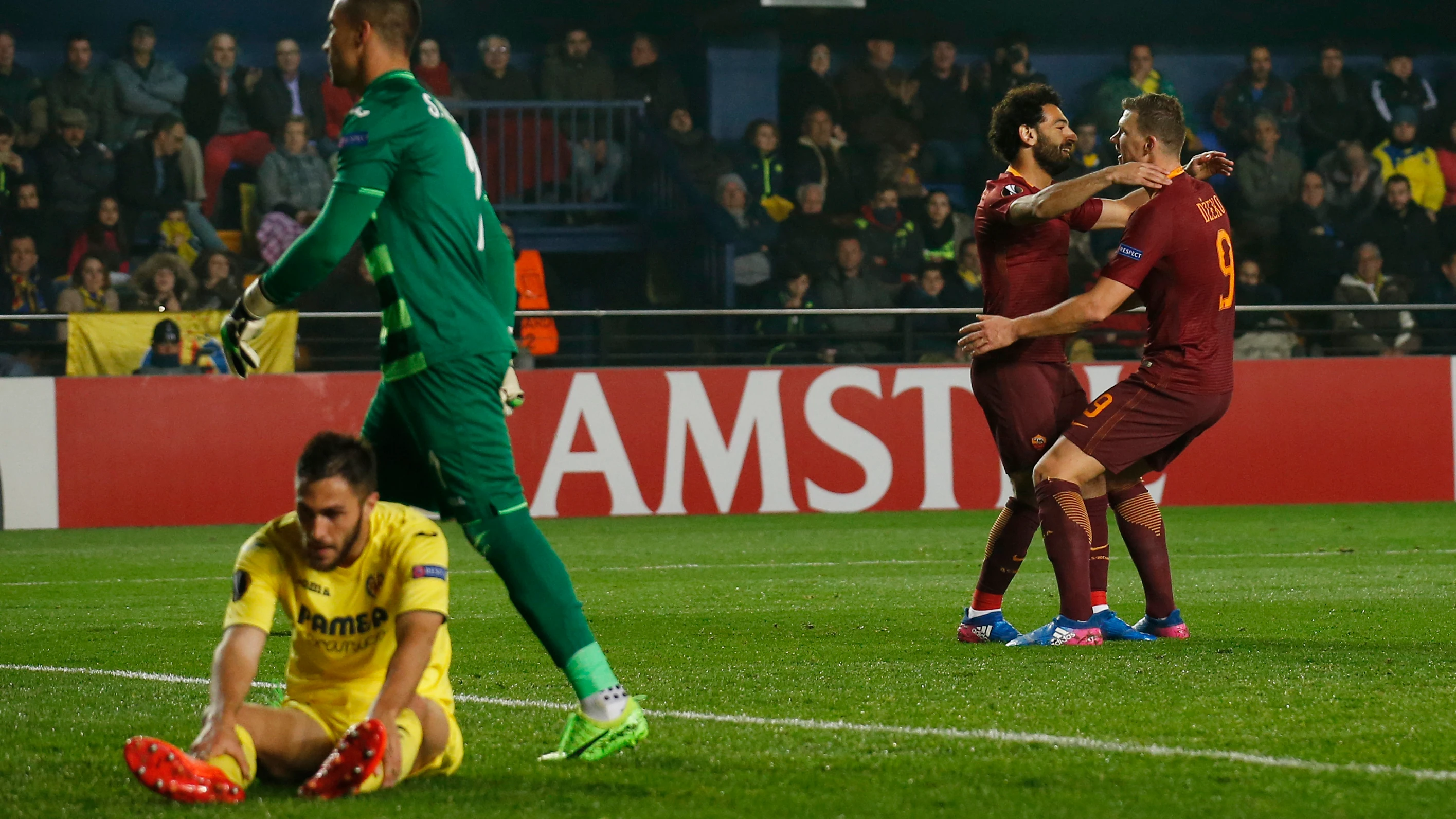 Dzeko celebra un gol ante el Villarreal