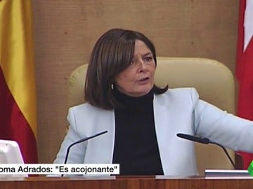 Frame 40.462963 de: "Es acojonante", se escucha a Paloma Adrados mientras la plataforma Stop Desahucios irrumpía en la Asamblea Frame 40.462963 de: "Es acojonante", se escucha a Paloma Adrados mientras la plataforma Stop Desahucios irrumpía en la Asamblea