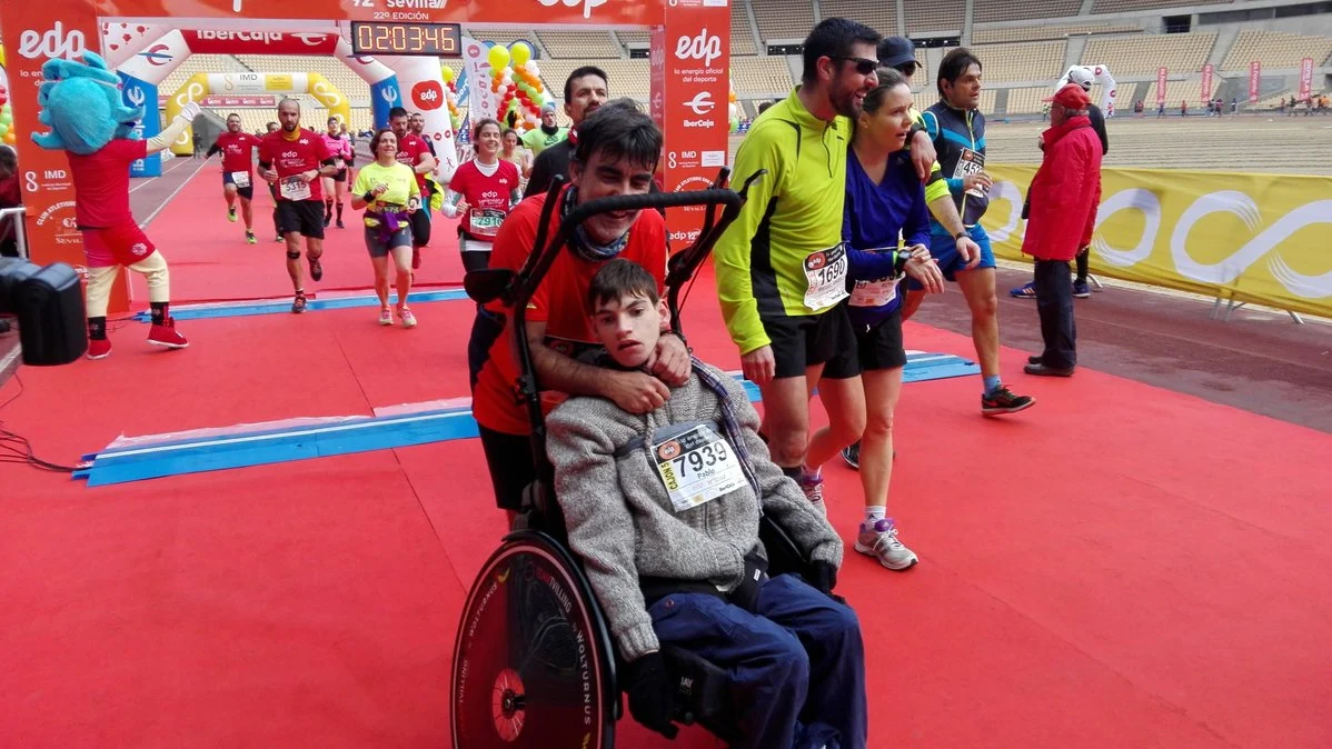 José Manuel Roas y su hijo en una maratón