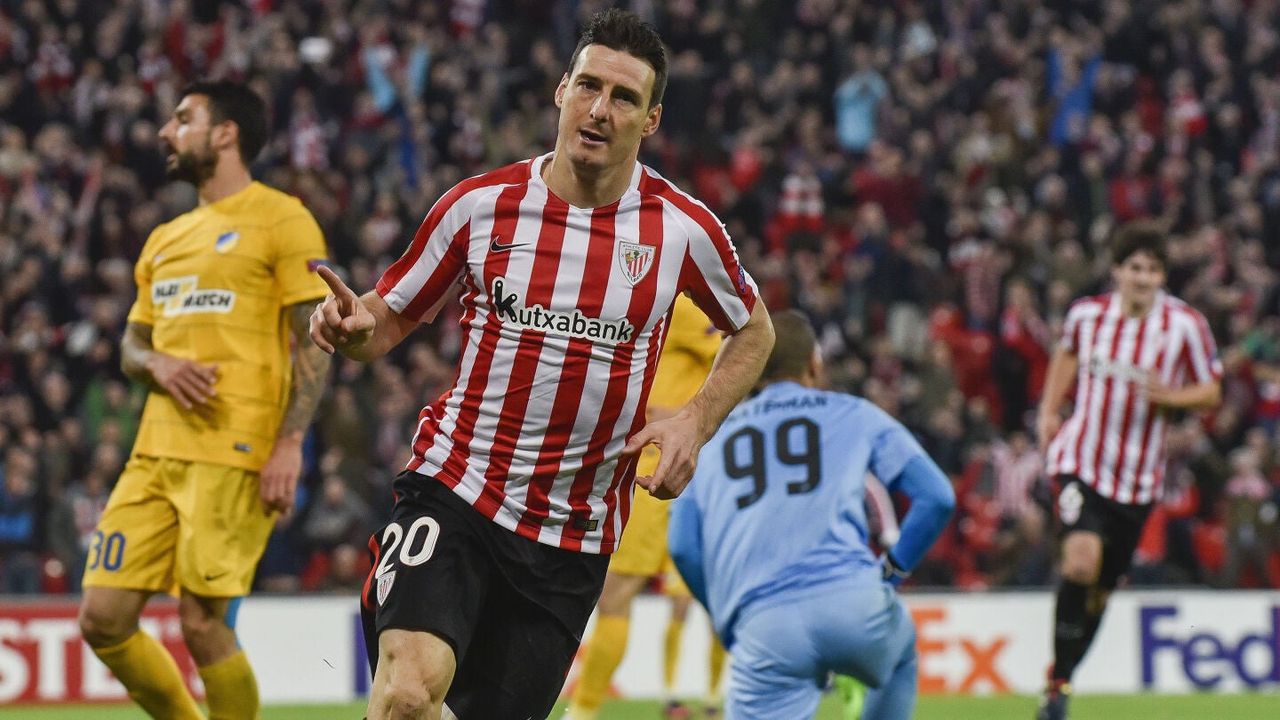 Aduriz celebrando un gol 