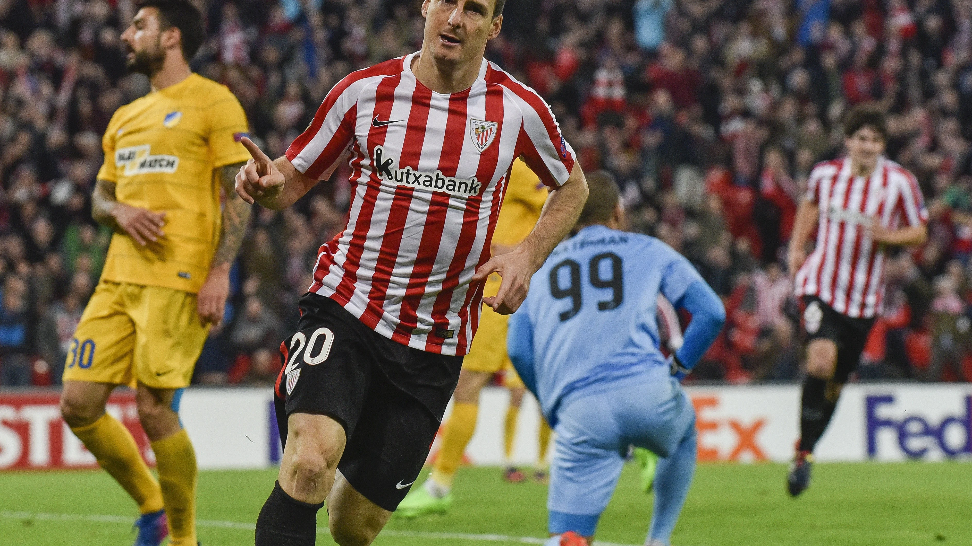 Aduriz celebrando un gol 