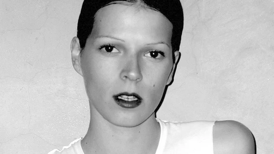 Fotografía facilitada por 'Just Be' de un cartel en blanco y negro con una imagen de Bimba Bosé Fotografía facilitada por 'Just Be' de un cartel en blanco y negro con una imagen de Bimba Bosé