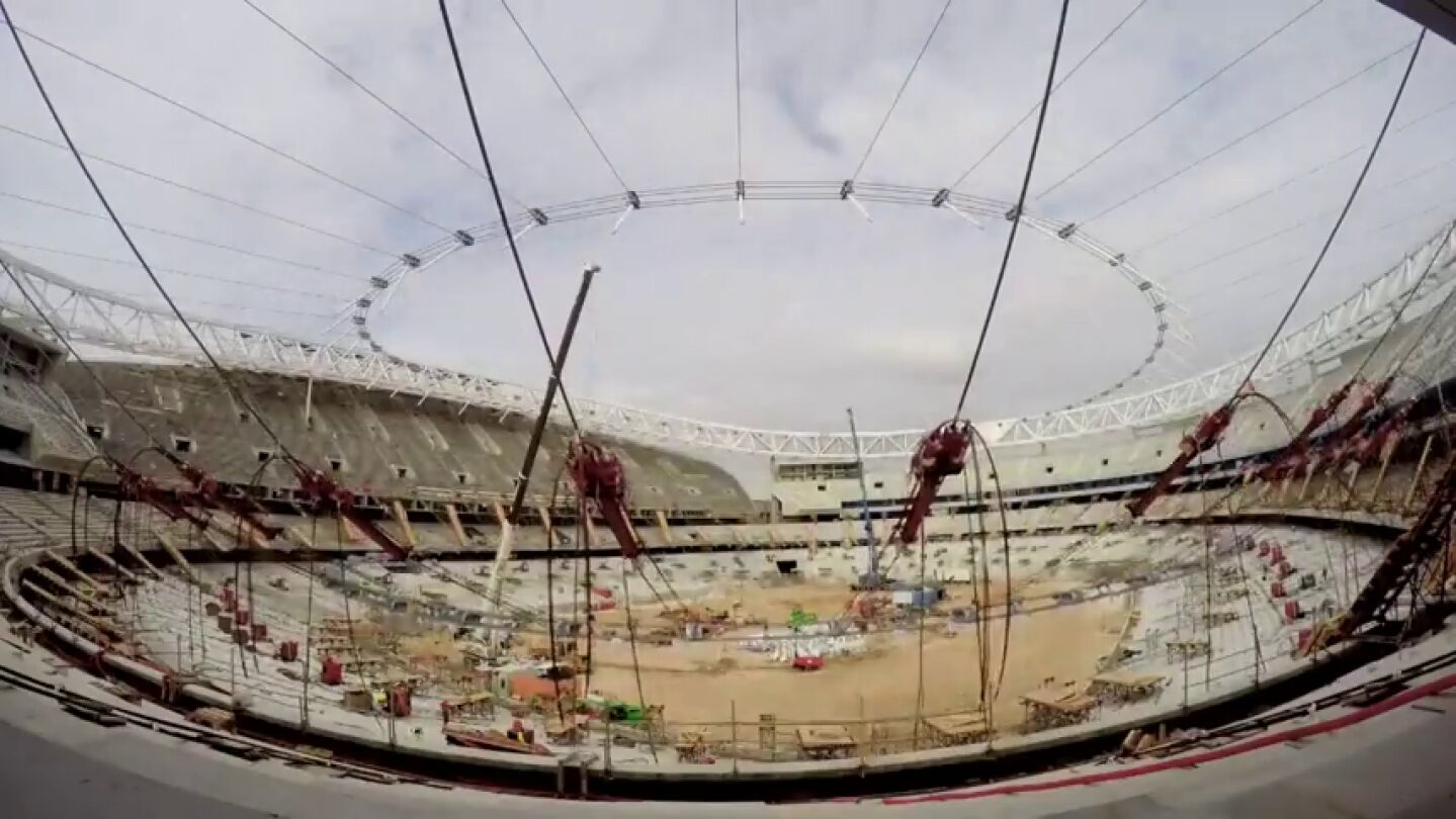 Frame 19.033043 de: El espectacular 'time-lapse' de las obras del Wanda Metropolitano: dos d&iacute;as de trabajo en solo un minuto