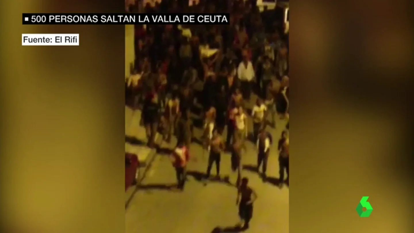 Frame 13.051717 de: Cientos de migrantes entran en Ceuta saltando la valla del Tarajal Frame 13.051717 de: Cientos de migrantes entran en Ceuta saltando la valla del Tarajal