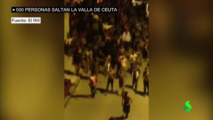 Frame 13.051717 de: Cientos de migrantes entran en Ceuta saltando la valla del Tarajal Frame 13.051717 de: Cientos de migrantes entran en Ceuta saltando la valla del Tarajal