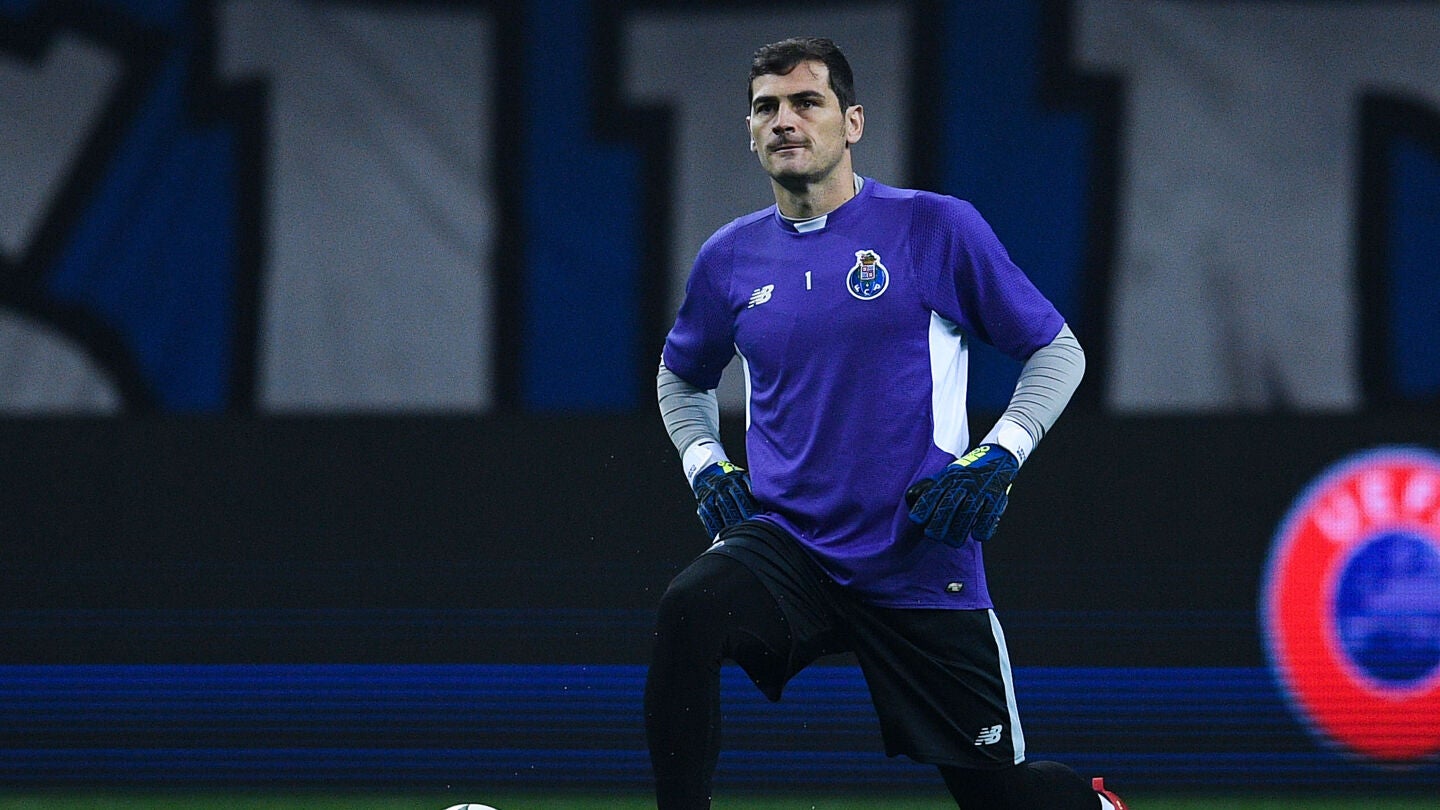 Casillas en un partido con el Porto