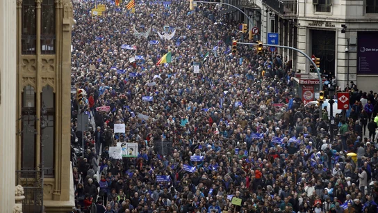 Miles de manifestantes protestan en Barcelona en favor de la acogida de refugiados Miles de manifestantes protestan en Barcelona en favor de la acogida de refugiados