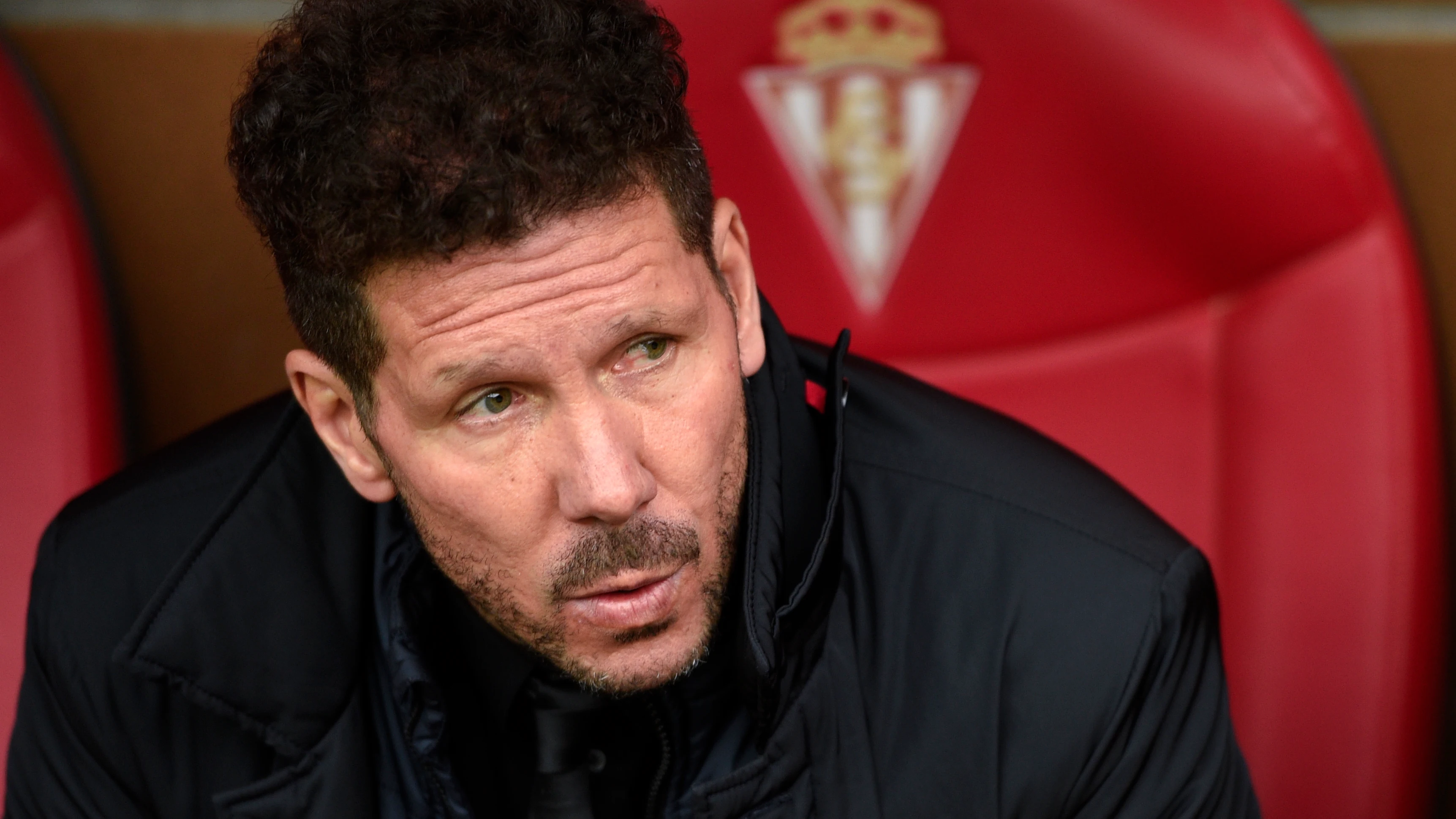 Simeone durante el partido frente al Sporting