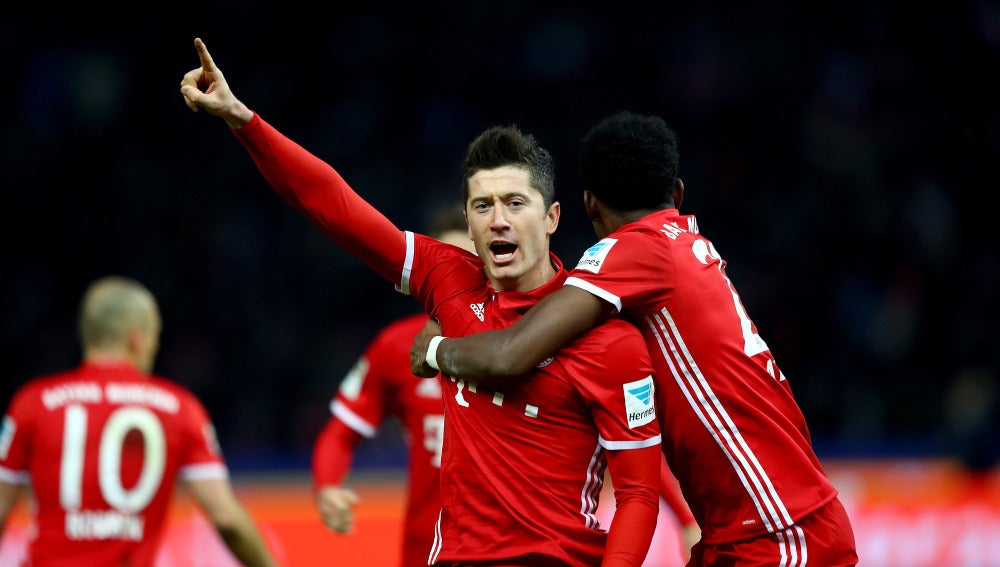 Lewandowski celebra su gol ante el Hertha