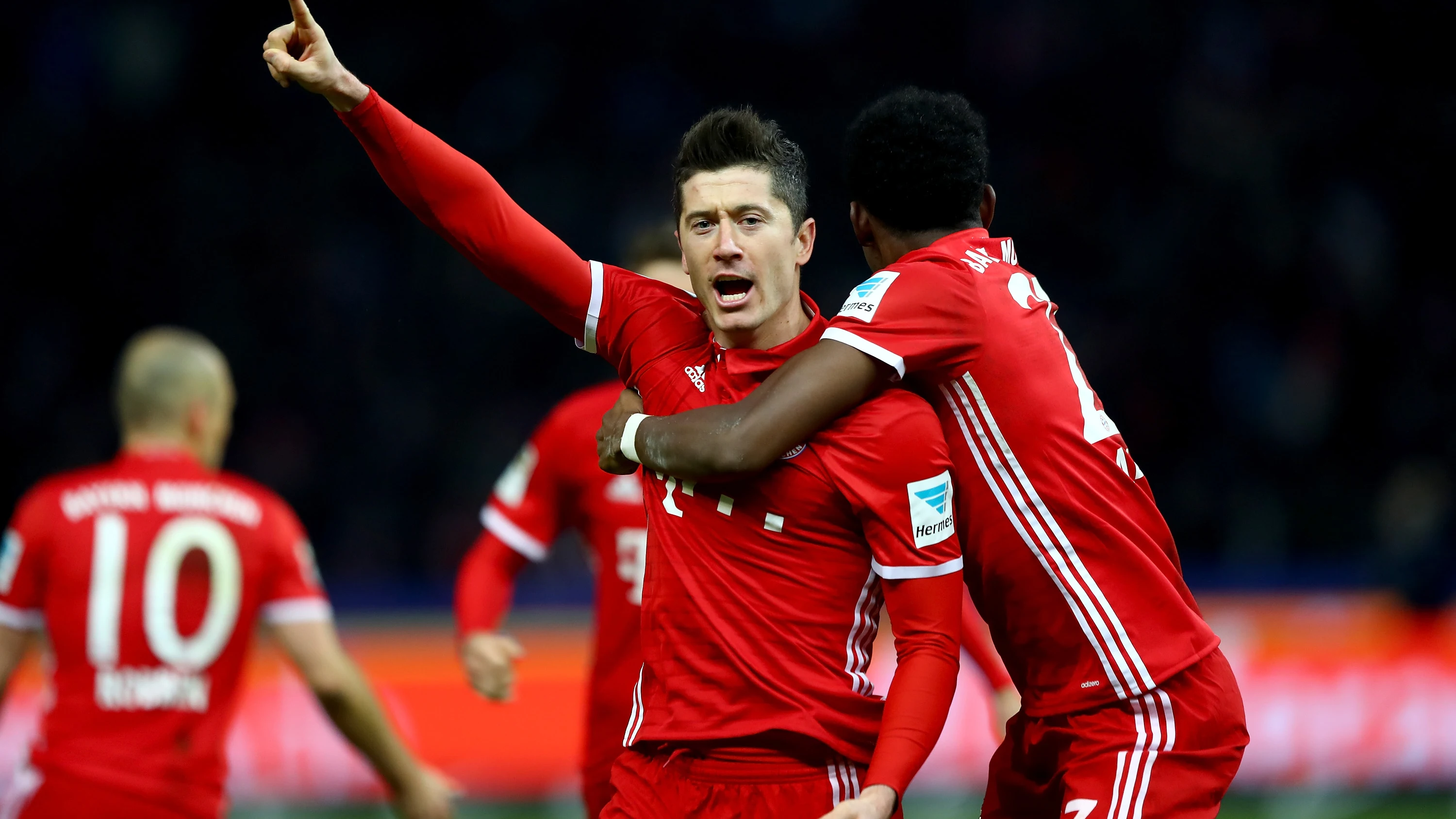 Lewandowski celebra su gol ante el Hertha