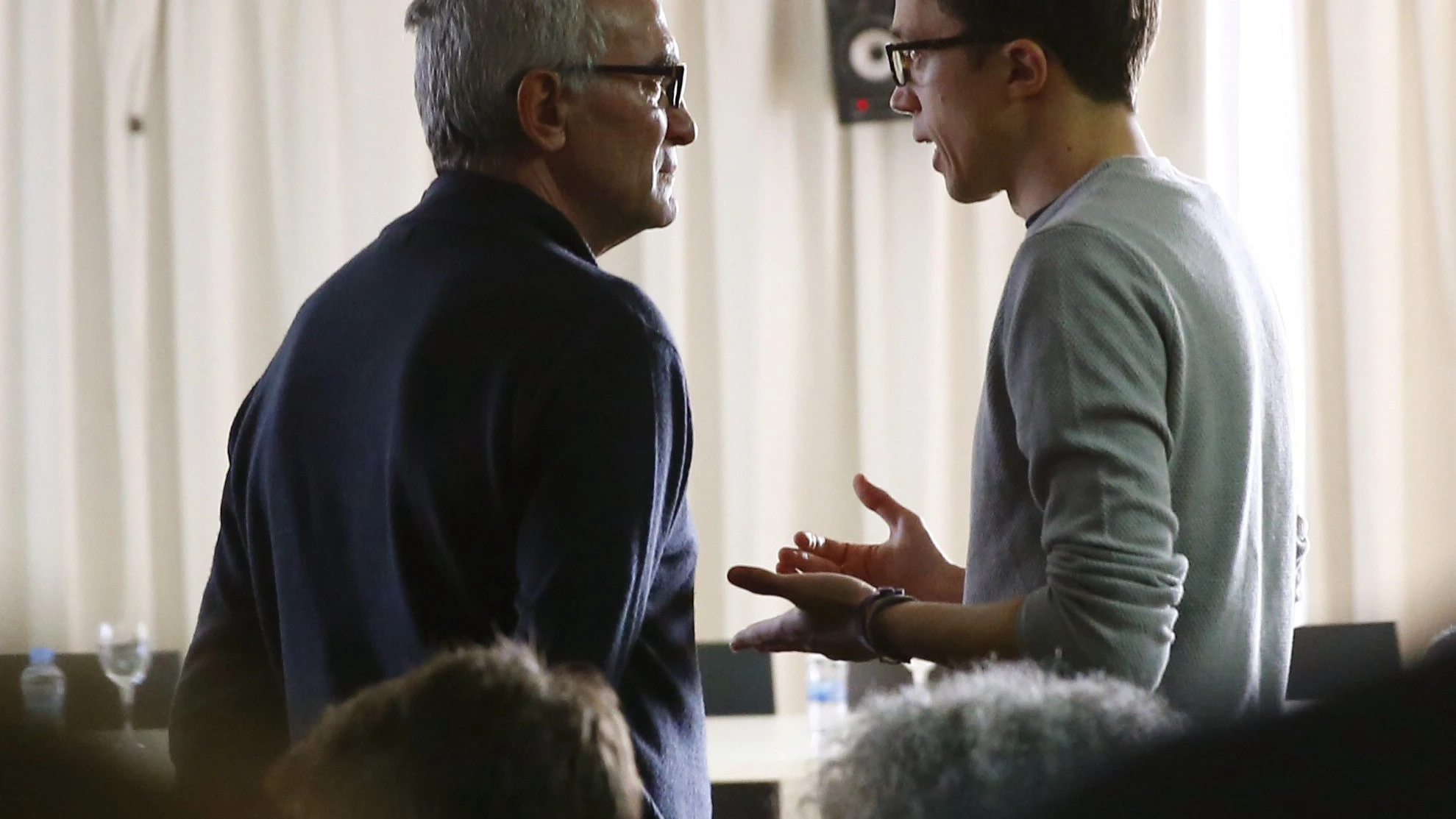 &ntilde;igo Errej&oacute;n conversa con Diego Ca&ntilde;amero en la primera reuni&oacute;n del Consejo Ciudadano Estatal
