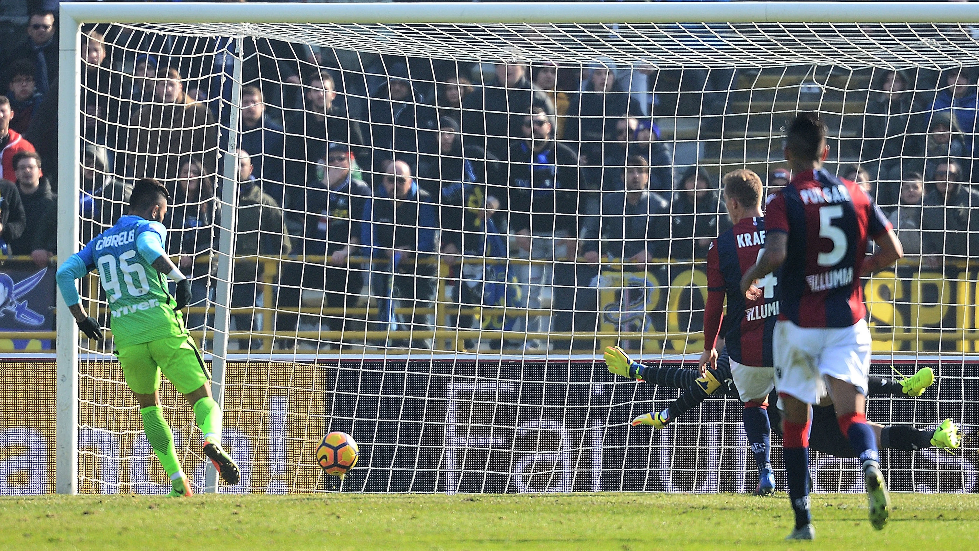  Gabriel Barbosa logra el gol de la victoria del Inter