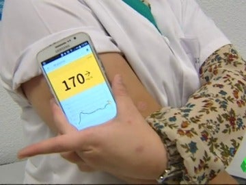 Frame 0.0 de: Un nuevo sensor permite anticiparse a una subida o bajada de azúcar haciendo la vida más fácil a las personas diabéticas Frame 0.0 de: Un nuevo sensor permite anticiparse a una subida o bajada de azúcar haciendo la vida más fácil a las personas diabéticas
