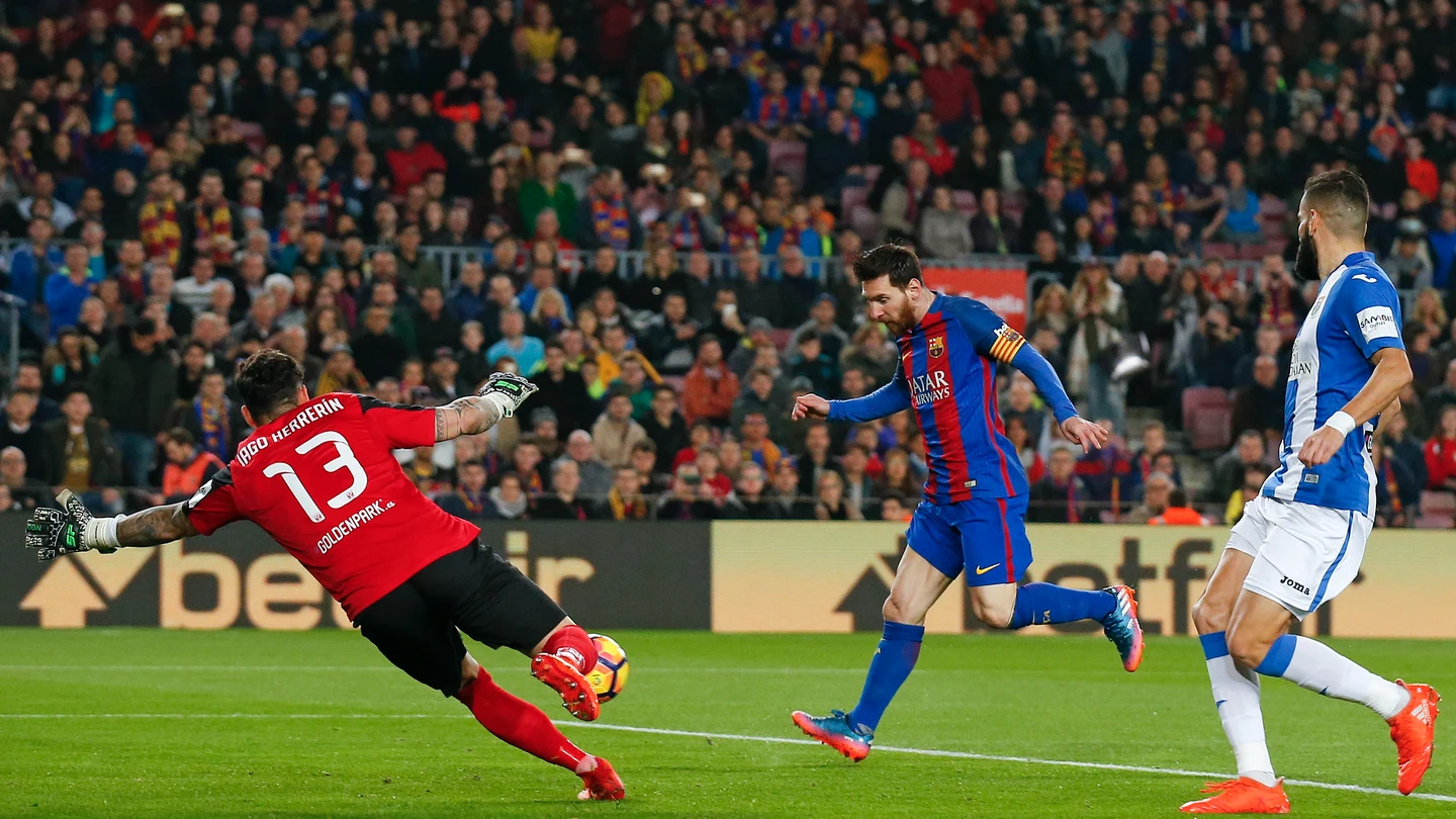 Messi marca ante Herrerín Messi marca ante Herrerín